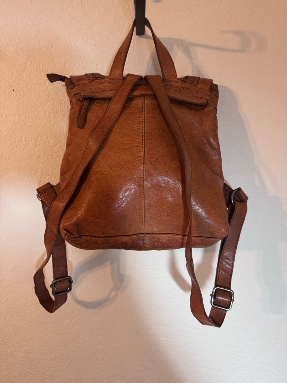 Vilenca - Holland Brown Leather Backpack - Picture 2 of 8